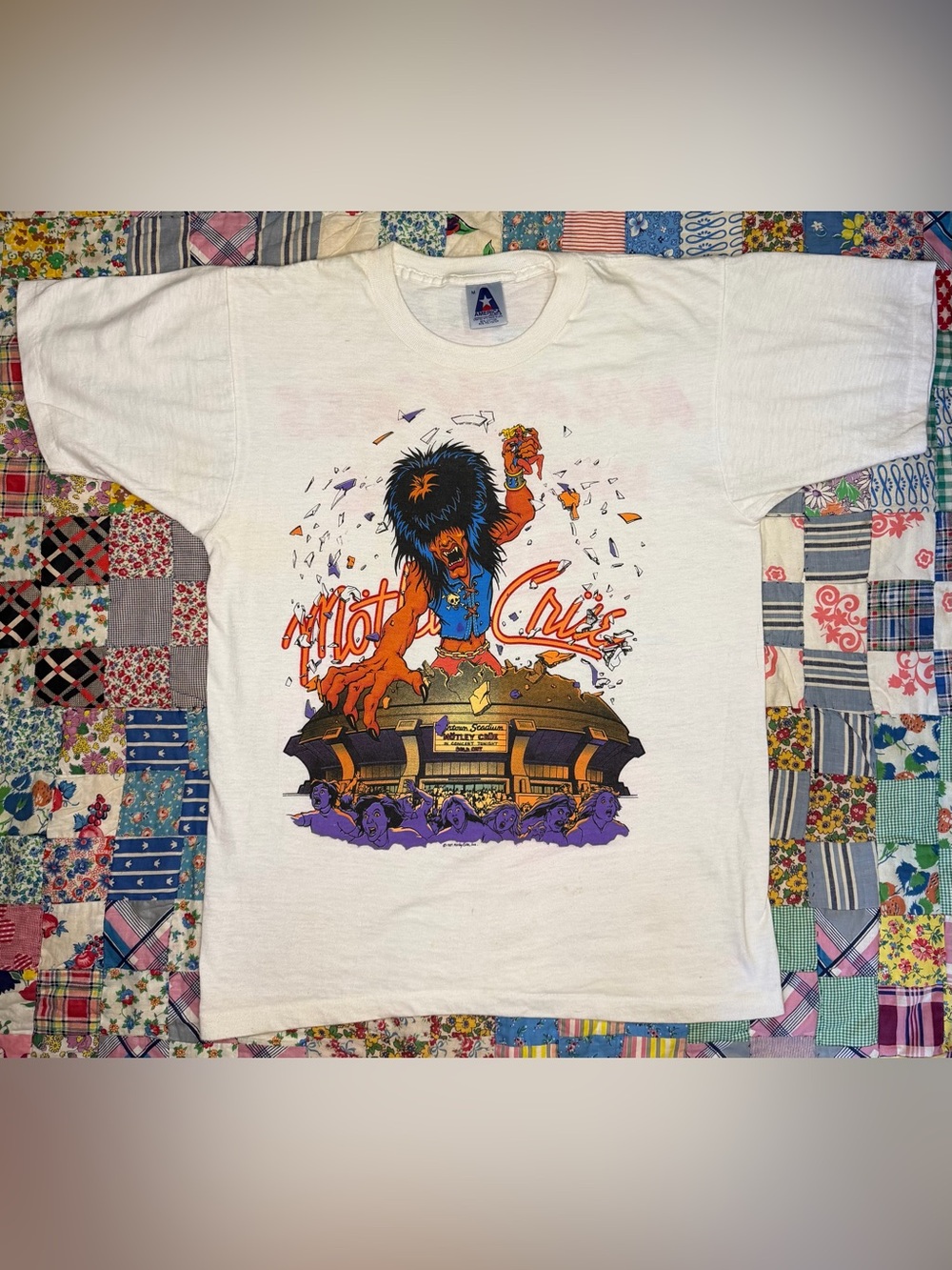 VTG 1987 Motley Crue Tour Graphic Print Band Tee Single Stitch Size SMALL/MEDIUM